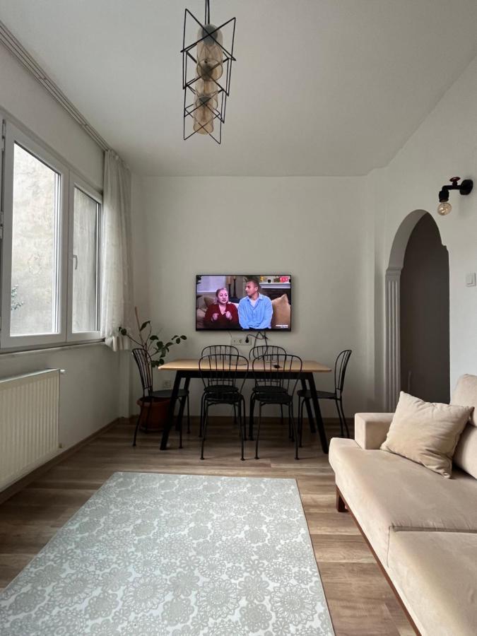 Centrally Located, 2+1 House In Taksim, Cihangir Lejlighed Istanbul Eksteriør billede